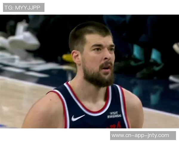 卢指导调整战术下半场祖巴茨首发应对绿军防科林斯 卢指导调整战术下半场祖巴茨首发应对绿军防科林斯